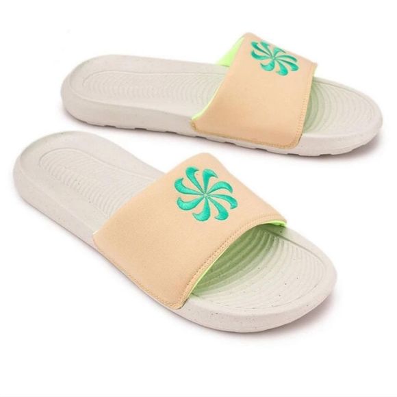 Nike Victori One Slide Sandal- Sesame/Stadium Green/Light Bone - Picture 1 of 11